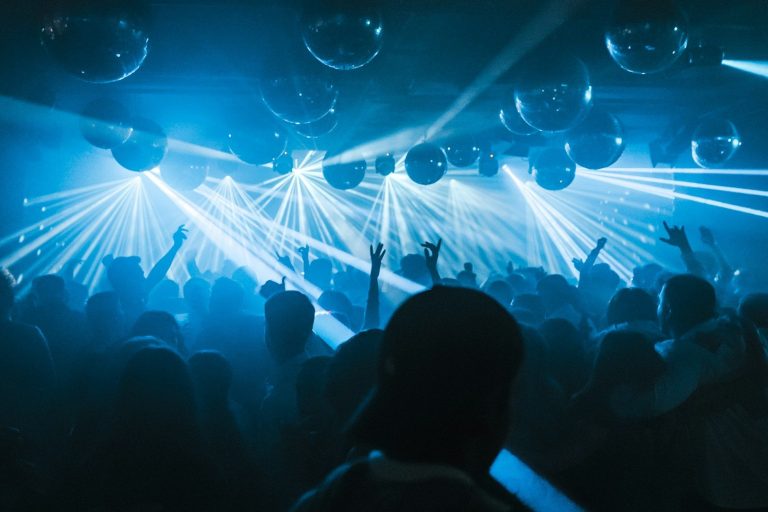 DJ gesucht für Hochzeitsfeier Gütersloh